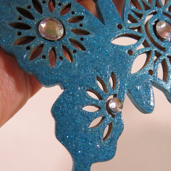 Butterfly with SUNFLOWER DESIGN Laser Cut Wooden Ornament Hangs - Picture 6 of 6